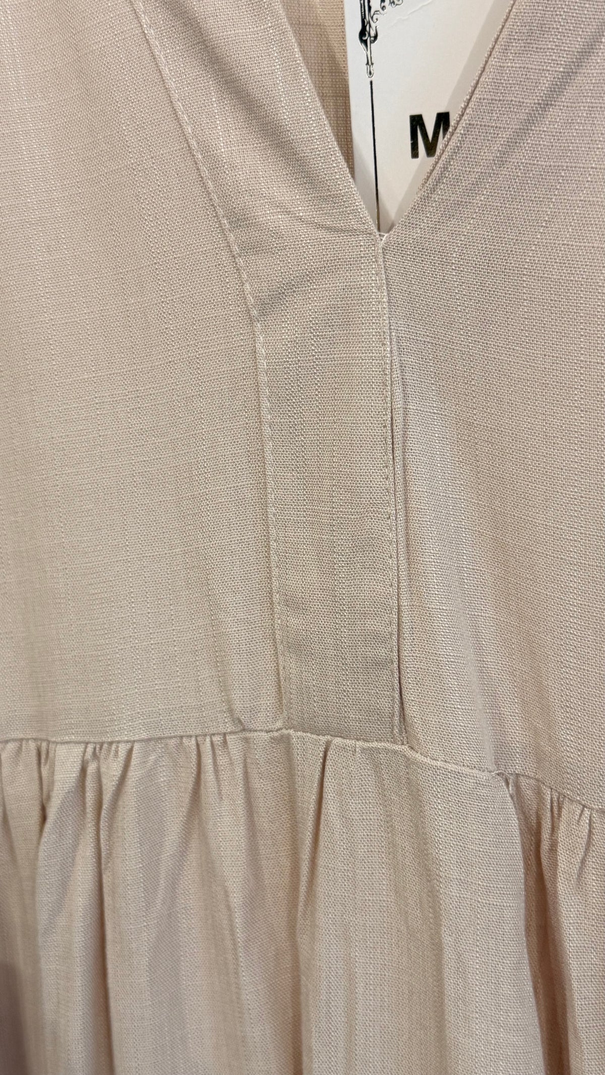 Robe courte fluide beige coupe babydoll à col officier