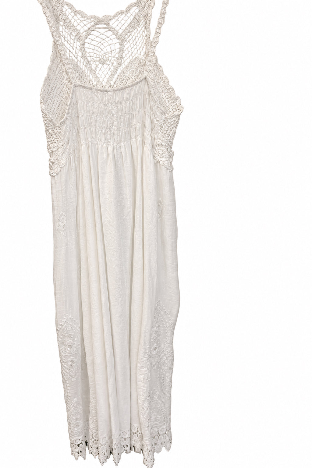Robe longue blanche esprit bohème en crochet et broderie anglaise