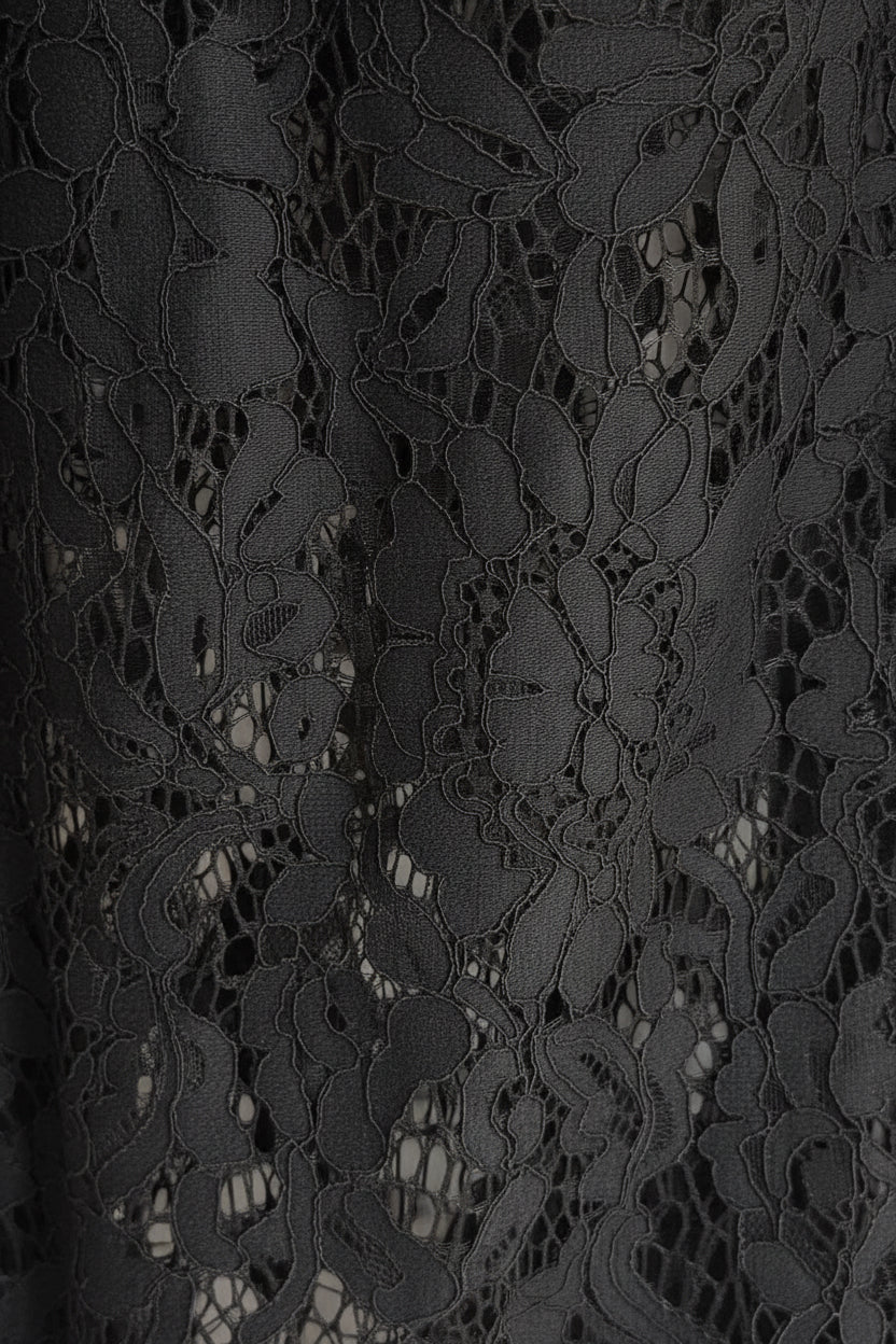 Short en jeans noir à dentelle