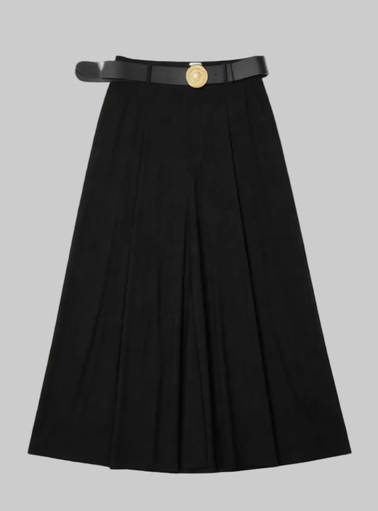 Jupe longue noire élégante avec ceinture dorée bijou