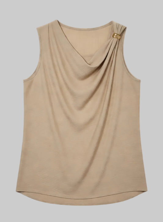Haut fluide beige à col drapé et boucle dorée