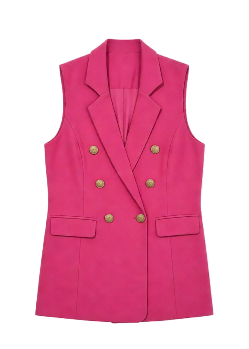 Veste tailleur sans manches rose avec boutonnage doré