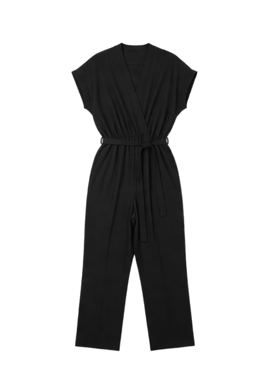 Combinaison pantalon noire fluide à col cache-cœur et ceinture à nouer