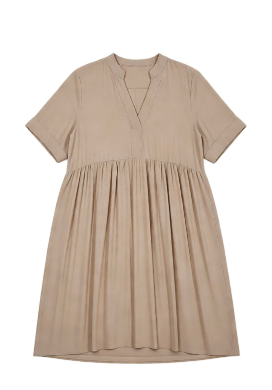 Robe courte fluide beige coupe babydoll à col officier